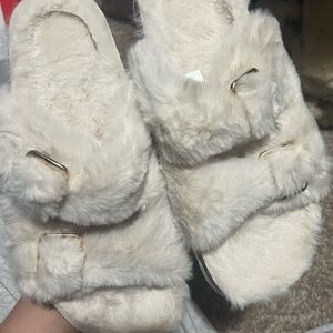 Cozy Cream Faux Fur Women's Slippers